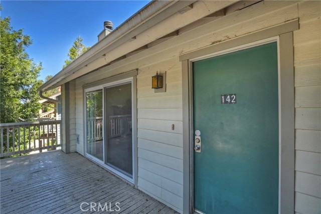 Detail Gallery Image 3 of 34 For 142 Rockledge Ln, Lake Arrowhead,  CA 92352 - 2 Beds | 2 Baths