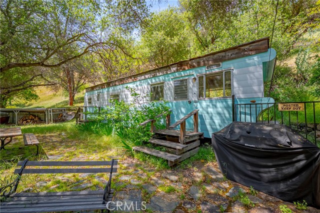 9977 Incline Road, El Portal CA: https://media.crmls.org/medias/91301457-bb94-4705-a8c4-d90aacc6e83b.jpg