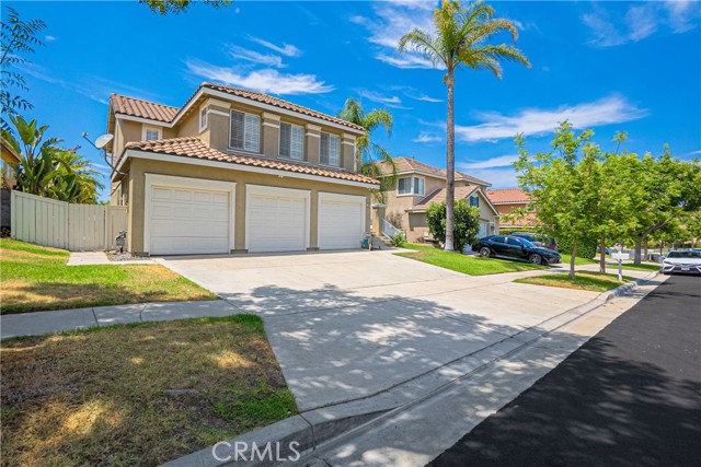 Detail Gallery Image 2 of 30 For 828 N Temescal Street, Corona,  CA 92879 - 4 Beds | 3 Baths