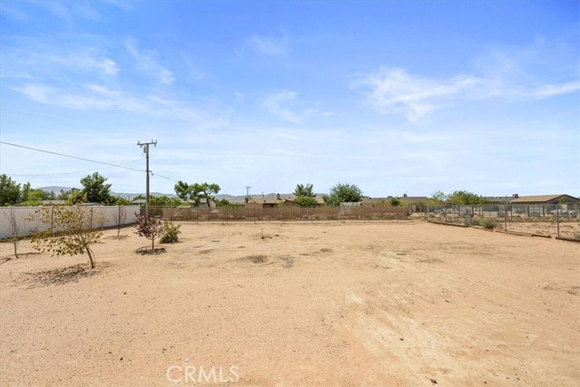 22393 Lone Eagle Road, Apple Valley CA: https://media.crmls.org/medias/9131d155-3660-42d4-a38d-5380f623ab51.jpg