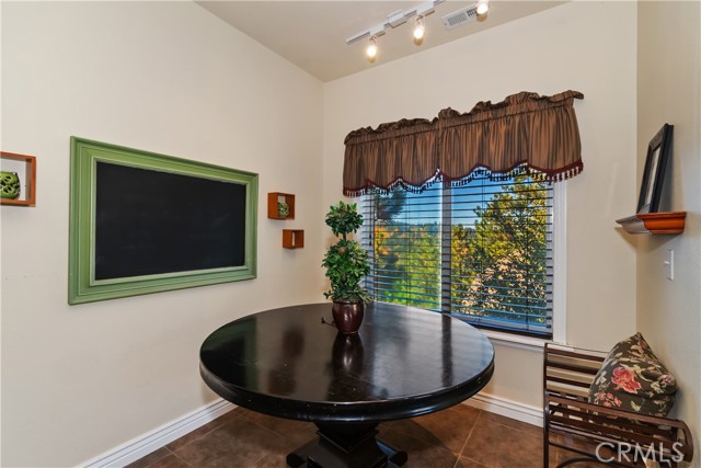 Detail Gallery Image 17 of 45 For 26589 Amador, Lake Arrowhead,  CA 92352 - 4 Beds | 3 Baths