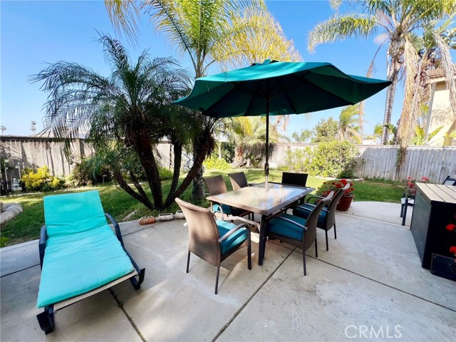 Detail Gallery Image 13 of 18 For 1559 Carleton Ct, Corona,  CA 92881 - 4 Beds | 2/1 Baths