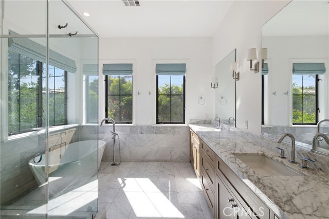 Detail Gallery Image 53 of 59 For 1405 Oak Ave, Manhattan Beach,  CA 90266 - 4 Beds | 4/1 Baths