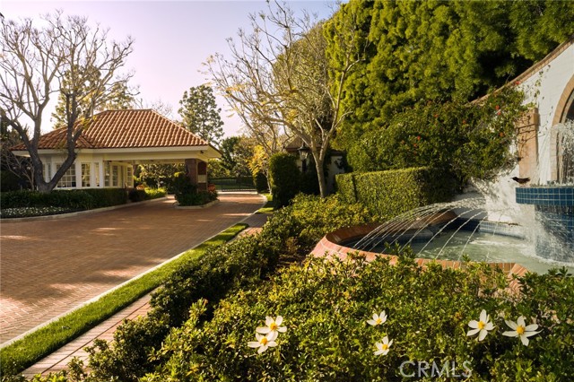 Detail Gallery Image 6 of 47 For 9 Rockingham Dr, Newport Beach,  CA 92660 - 4 Beds | 4/1 Baths