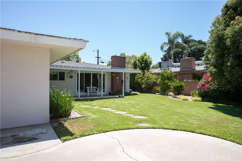 1203 W Laster Avenue