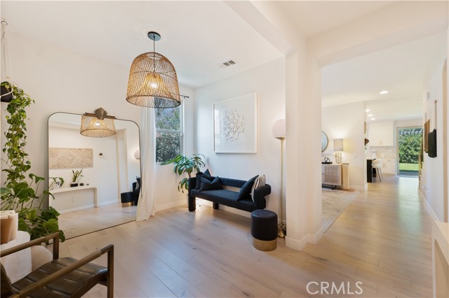 Detail Gallery Image 4 of 39 For 17065 Cantlay, Lake Balboa,  CA 91406 - 4 Beds | 3 Baths