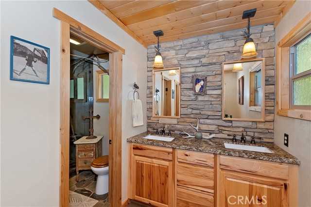 Detail Gallery Image 26 of 57 For 385 Iris Dr, Twin Peaks,  CA 92391 - 4 Beds | 3 Baths