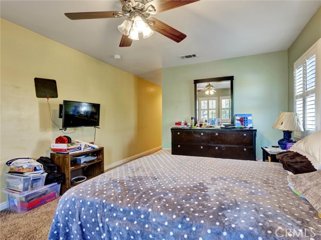 Detail Gallery Image 17 of 32 For 812 W Athens, Los Angeles,  CA 90044 - 4 Beds | 3 Baths