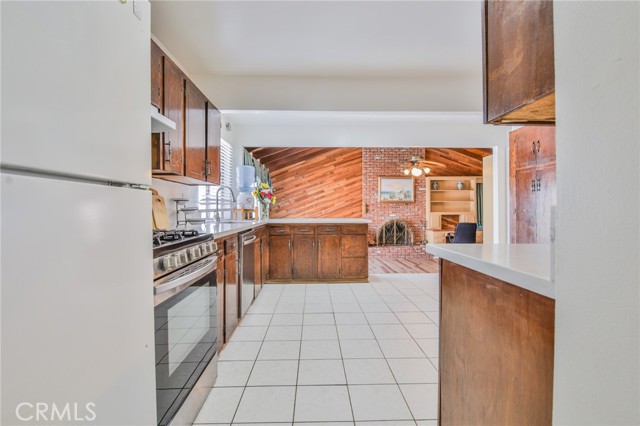 12122 Goldendale Drive, La Mirada CA: https://media.crmls.org/medias/91377d4e-6e60-4388-ad85-c8bc4f3b19b6.jpg