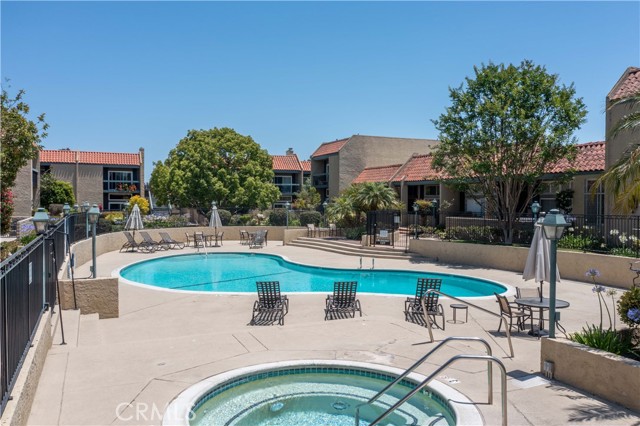 958 Palo Verde Avenue, Long Beach CA: https://media.crmls.org/medias/9137ece2-7e8a-4820-8264-a338d8cccb75.jpg