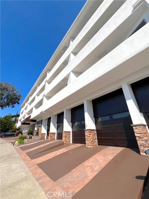 100 Cliff Drive, Laguna Beach CA: https://media.crmls.org/medias/9137f4a9-9d5c-4446-89c7-6df08db96be9.jpg