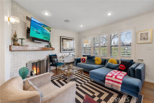 10340 Margate Street, North Hollywood CA: https://media.crmls.org/medias/9138d8fe-0bcb-4eb8-8558-8c9608a84b0f.jpg