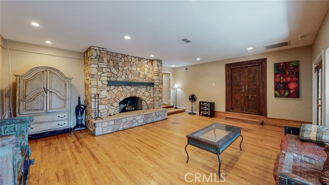 Detail Gallery Image 3 of 71 For 1248 Rocky Rd, Simi Valley,  CA 93063 - 5 Beds | 3 Baths