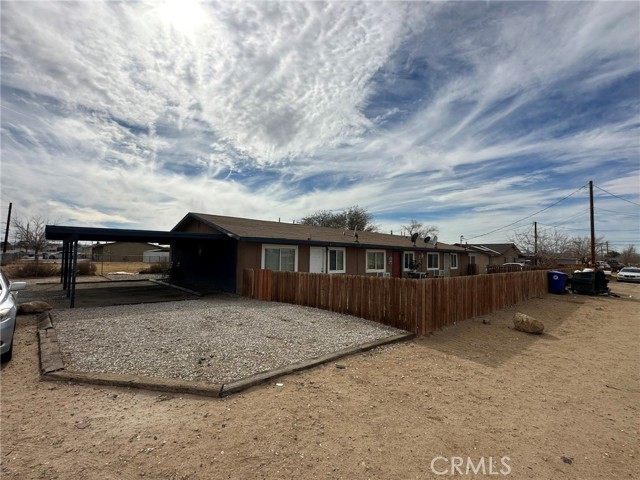 Detail Gallery Image 1 of 17 For 11895 White Ave, Adelanto,  CA 92301 - 6 Beds | 3 Baths
