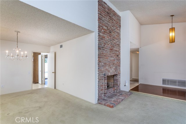 Detail Gallery Image 5 of 39 For 6849 Whitaker Ave, Lake Balboa,  CA 91406 - 3 Beds | 2 Baths