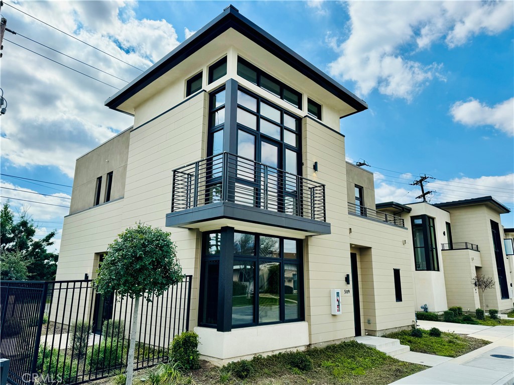 511 N Santa Anita