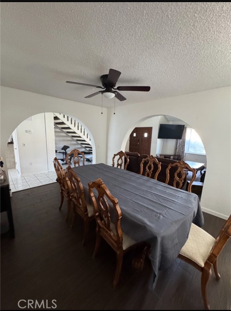6801 Rycroft Drive, Riverside CA: https://media.crmls.org/medias/913ab778-bfa6-419c-b1be-b22400dd8d6c.jpg