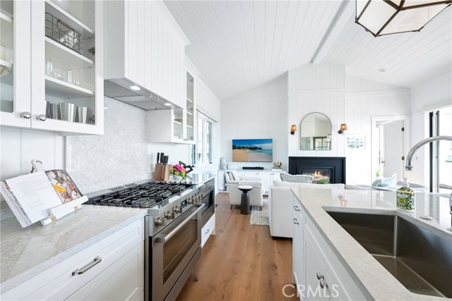 360 Cliff, Laguna Beach CA: https://media.crmls.org/medias/913adc73-8039-4a7f-8728-76d9f82a5ba8.jpg