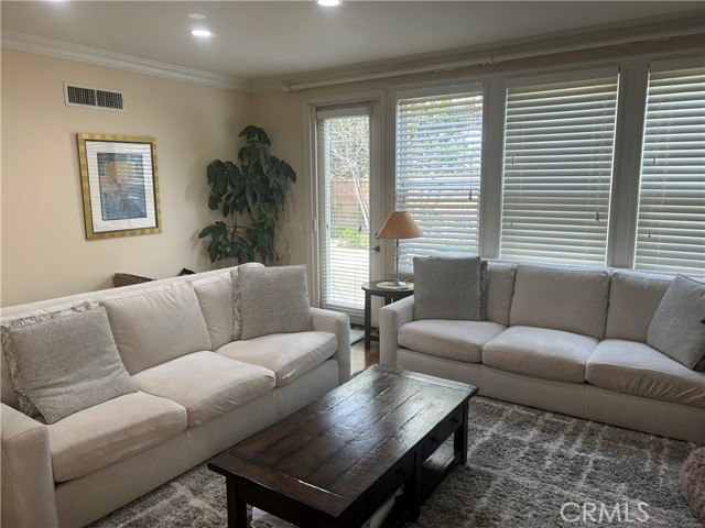 Detail Gallery Image 3 of 22 For 7 Heather, Irvine,  CA 92620 - 4 Beds | 3/1 Baths