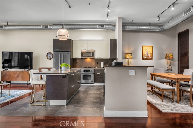 Detail Gallery Image 10 of 21 For 13320 Beach #202,  Marina Del Rey,  CA 90292 - 2 Beds | 2 Baths