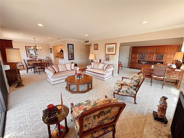 12400 MONTECITO Road, Seal Beach CA: https://media.crmls.org/medias/913cb0c5-e1d2-46bc-9a24-62d770450c6f.jpg