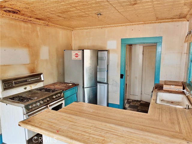 744 Gladys Avenue, Long Beach CA: https://media.crmls.org/medias/913d467b-a971-4f8b-8a07-359112da2c41.jpg