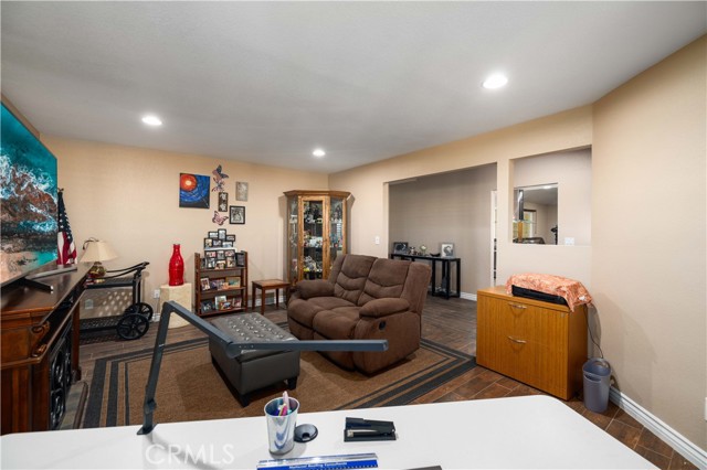 9332 Evelyn Avenue, California City CA: https://media.crmls.org/medias/913d6e59-ffd4-471b-9742-134c8968e145.jpg