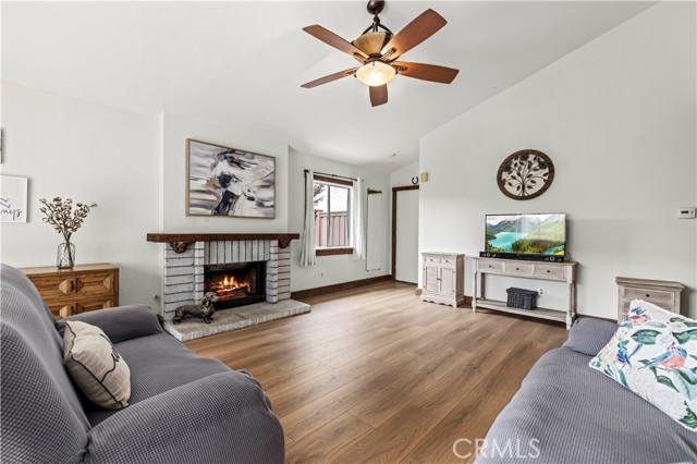 16606 Shinedale Drive, Canyon Country CA: https://media.crmls.org/medias/913dc9bf-646d-4ada-9ccf-01b781b93511.jpg