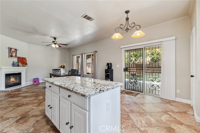 Detail Gallery Image 12 of 36 For 7538 N Erie Ave, Fresno,  CA 93722 - 5 Beds | 3 Baths