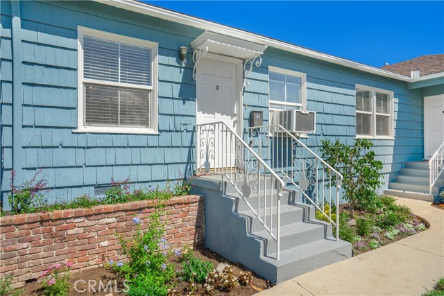 Detail Gallery Image 4 of 35 For 5918 S Fairfax Ave, Los Angeles,  CA 90056 - 4 Beds | 2 Baths