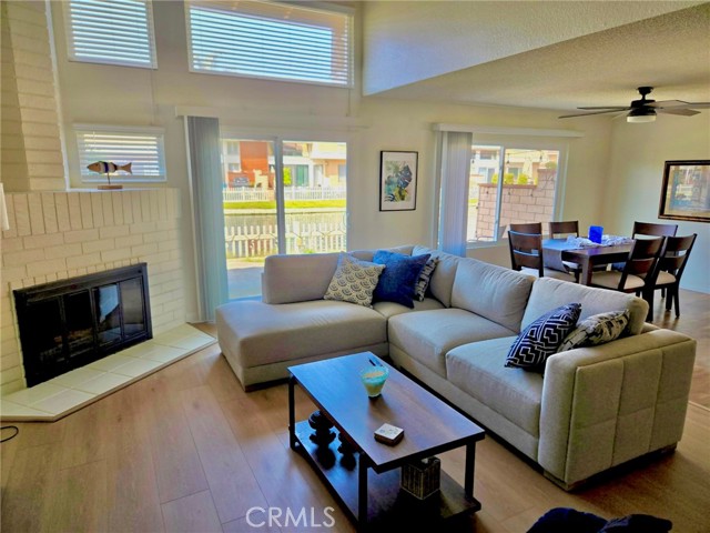 7911 Seawall Circle, Huntington Beach CA: https://media.crmls.org/medias/913e2e67-7b57-4f2f-af46-9965c645791e.jpg