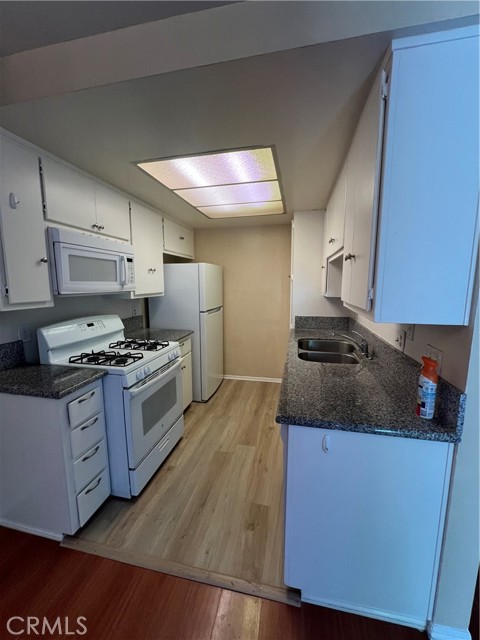 Detail Gallery Image 4 of 23 For 1229 Edwards #38,  Redlands,  CA 92374 - 2 Beds | 2 Baths