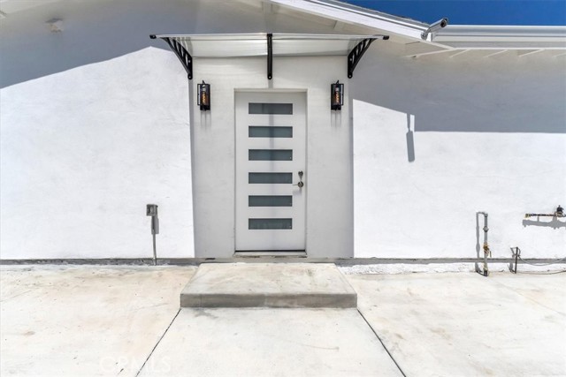 7865 Chastain Avenue, Reseda CA: https://media.crmls.org/medias/913f5c82-c89b-418e-9f02-b98dab11bec5.jpg