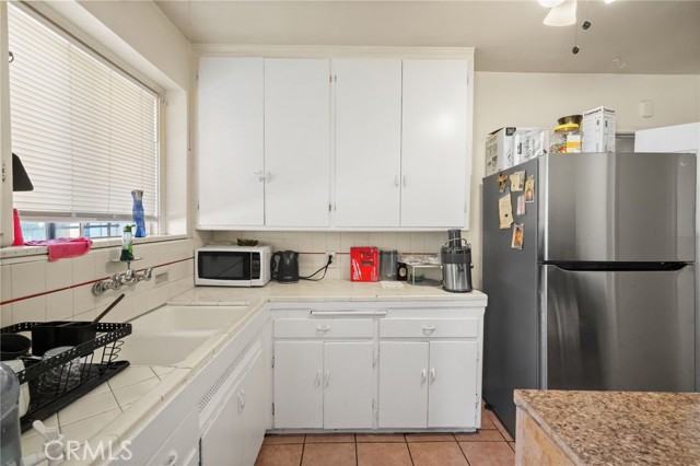 1200 N Kenmore Avenue, Los Angeles CA: https://media.crmls.org/medias/913fcb4f-afc5-458d-8376-625880799db4.jpg
