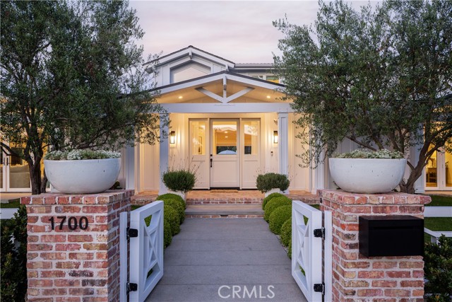 Detail Gallery Image 3 of 31 For 1700 Highland Dr, Newport Beach,  CA 92660 - 5 Beds | 6/1 Baths