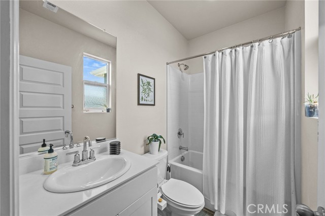1752 Cayton Loop, West Covina CA: https://media.crmls.org/medias/9140b3b1-6f9e-443c-96fb-72a9e0f1a2bc.jpg