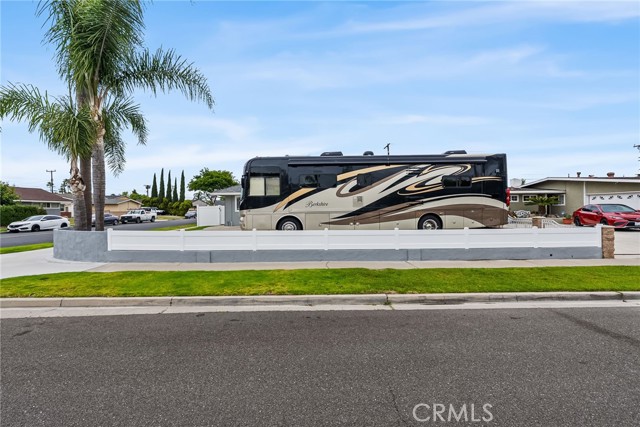 10041 Margo Lane, Westminster CA: https://media.crmls.org/medias/9142893d-c0b9-4cc7-ae2a-27b5001bd586.jpg
