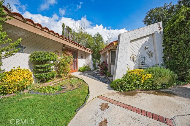 9752 Rangeview Drive, Santa Ana CA: https://media.crmls.org/medias/9142a9b3-1c4c-4819-b7a8-447caa747cbc.jpg