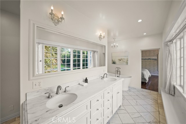 Detail Gallery Image 22 of 43 For 3585 Locksley Dr, Pasadena,  CA 91107 - 4 Beds | 3/2 Baths