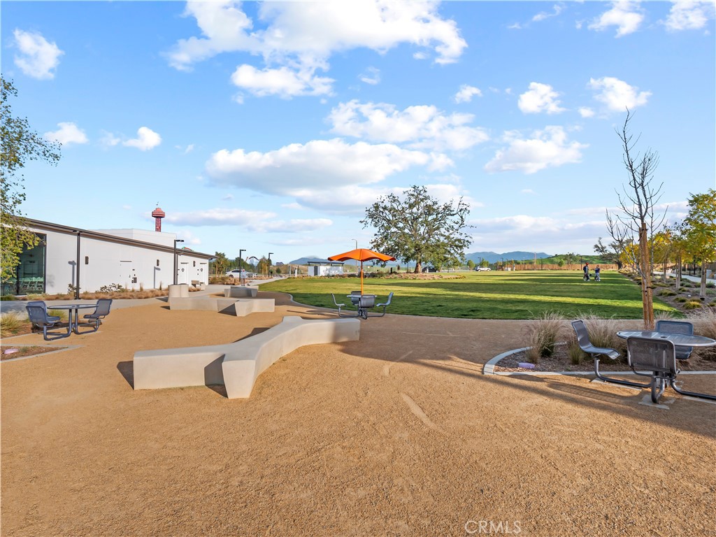 https://media.crmls.org/medias/91441795-0a78-47bc-b4fe-71a3706d4b7e.jpg?preset=X-Large