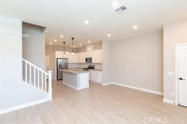 Detail Gallery Image 9 of 30 For 1095 Delpy View, Vista,  CA 92084 - 3 Beds | 2/1 Baths