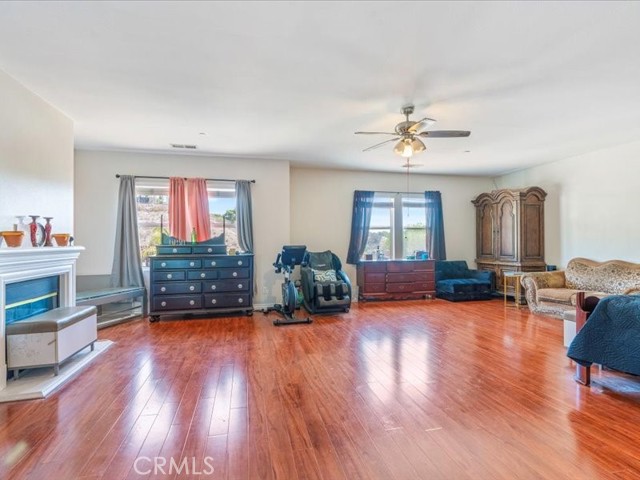 190 Cross Rail Lane, Norco CA: https://media.crmls.org/medias/914491e5-aacd-4409-bf45-764888e22c7e.jpg