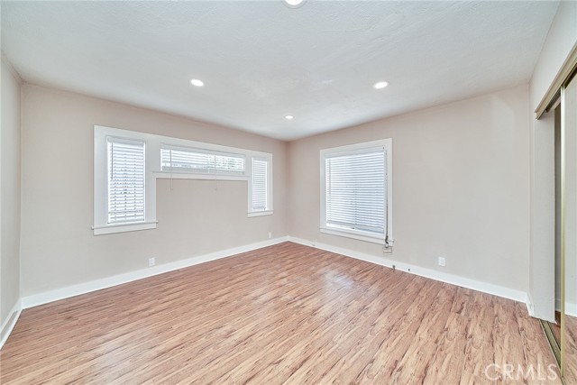 Detail Gallery Image 9 of 23 For 1329 W 37th Dr, Los Angeles,  CA 90007 - 4 Beds | 2 Baths