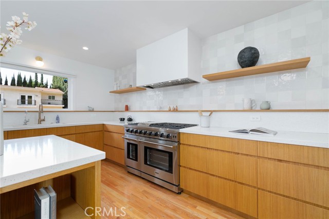 4676 Arriba Drive, Tarzana CA: https://media.crmls.org/medias/91461503-593f-4210-aa8f-6b727fb89b9a.jpg