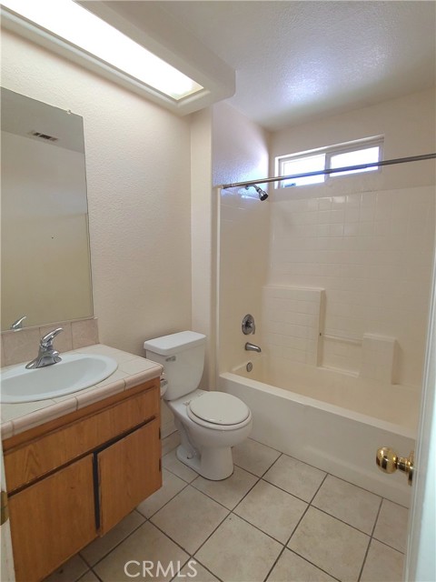 15358 San Miguel Way, Victorville CA: https://media.crmls.org/medias/9146e8ed-b281-4605-9d0d-e63a1086d89a.jpg