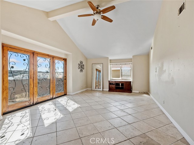 18160 Harbor Drive, Victorville CA: https://media.crmls.org/medias/9146f857-edbc-4ad3-b4e0-d8646aa02937.jpg