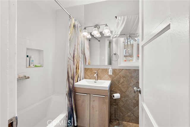 308 Flower Street, Costa Mesa CA: https://media.crmls.org/medias/91472fdf-adda-406a-98f9-de82e5b3a0ee.jpg