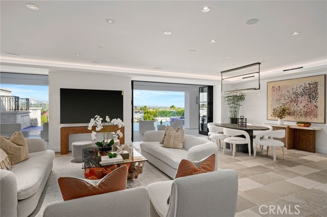 Detail Gallery Image 32 of 75 For 112 Kings Pl, Newport Beach,  CA 92663 - 6 Beds | 7/1 Baths