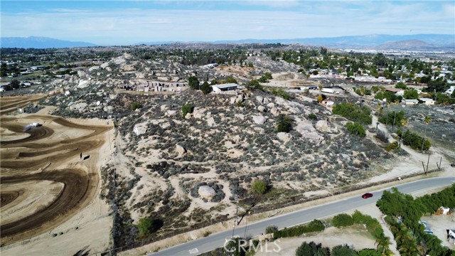 Detail Gallery Image 2 of 5 For 1020 Clayton, Perris,  CA 92570 - 3 Beds | 2 Baths