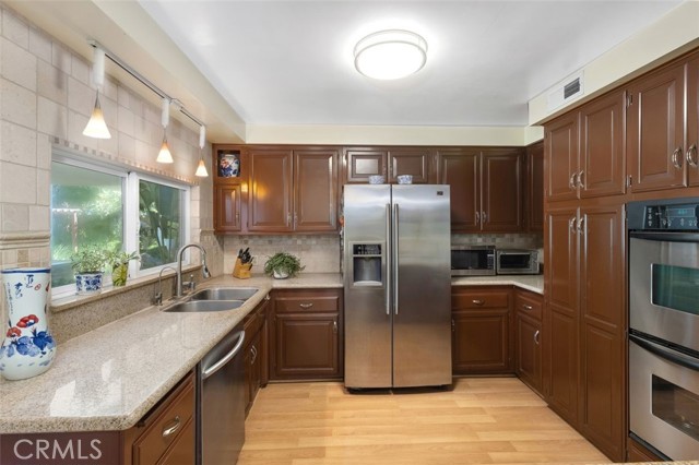 Detail Gallery Image 14 of 39 For 408 Torrens St, Anaheim,  CA 92807 - 5 Beds | 3/1 Baths